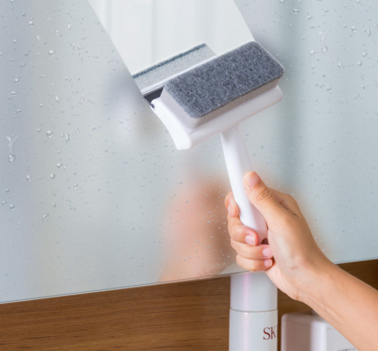 Reach & Shine Bathroom Mirror Brush