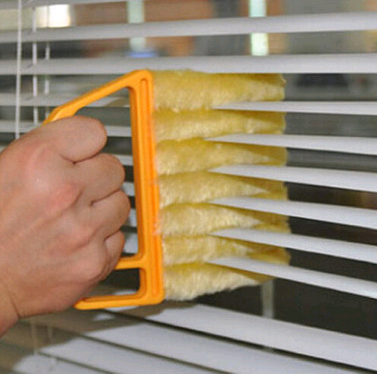 Quick-Swipe Venetian Blind Cleaner