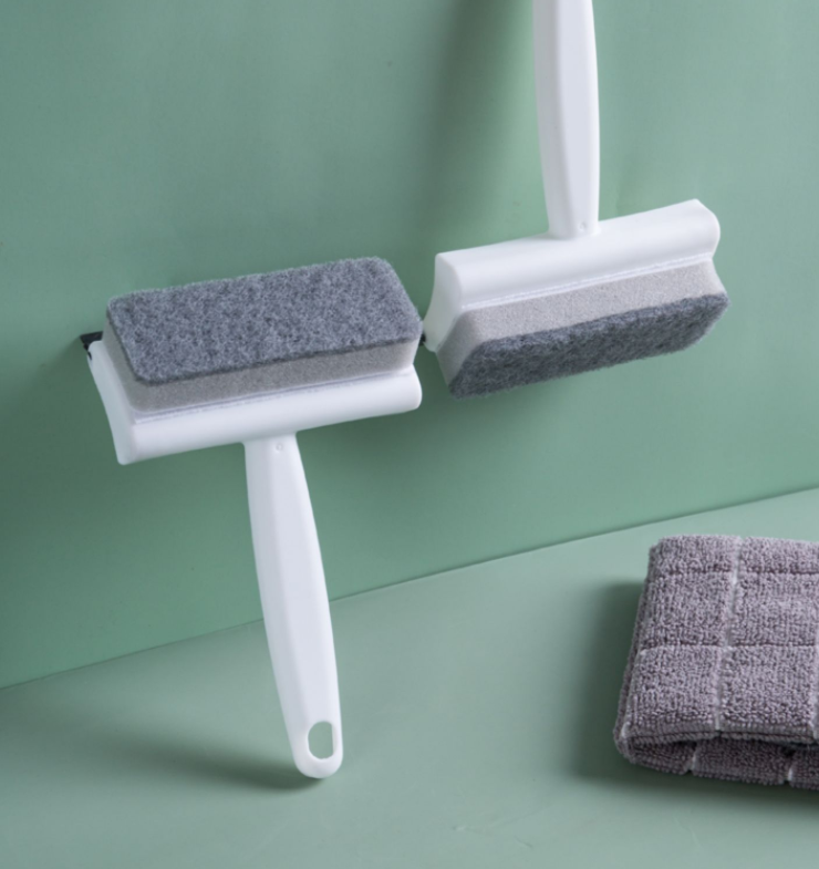 Reach & Shine Bathroom Mirror Brush
